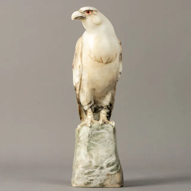 Weißschwanzadler auf einem Massiv sitzend, 1.Viertel 20.Jh.