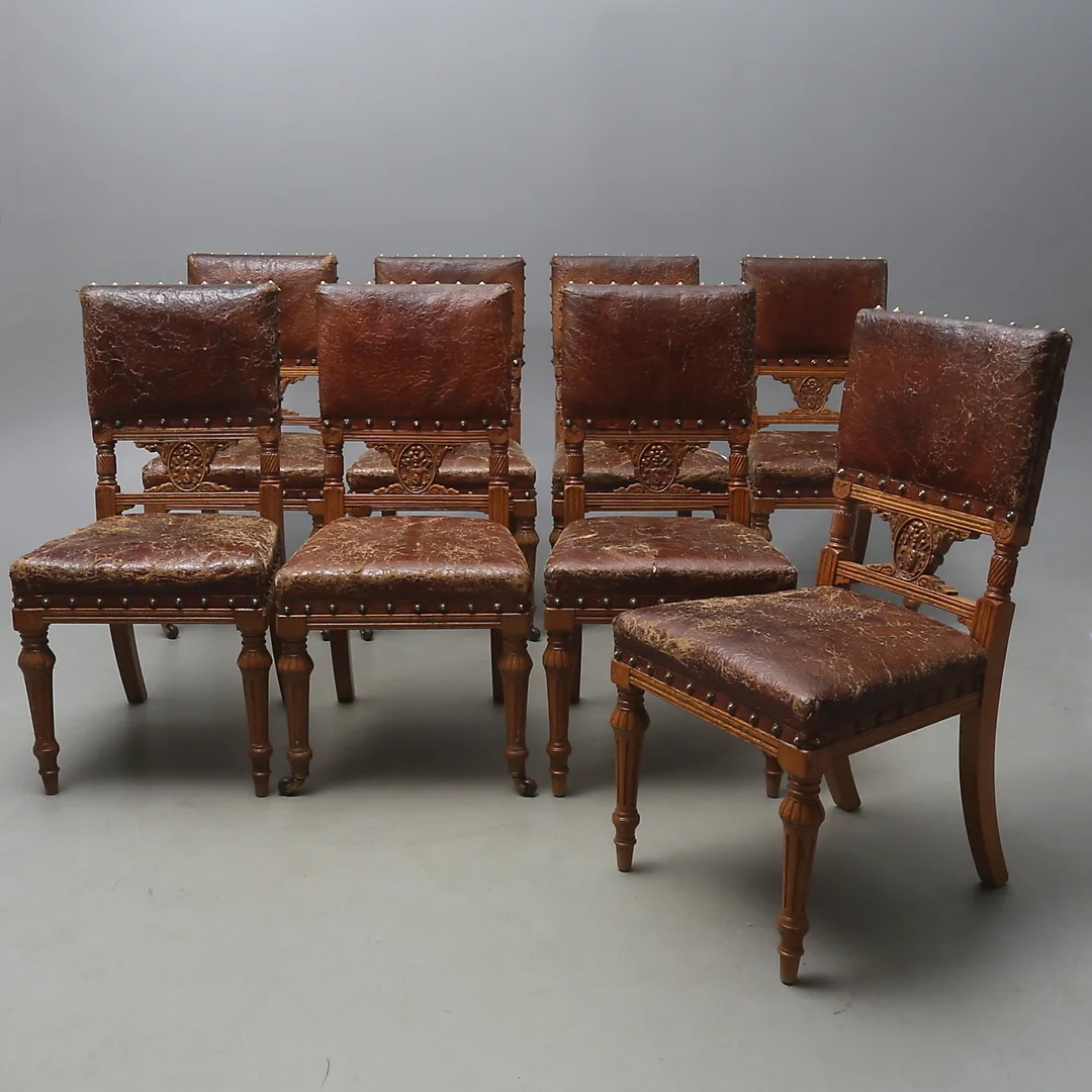 STOLAR, 8 st, präglat skinn, trä, 1800-talets slut. — Armchairs & Chairs — Auktionshuset Kolonn