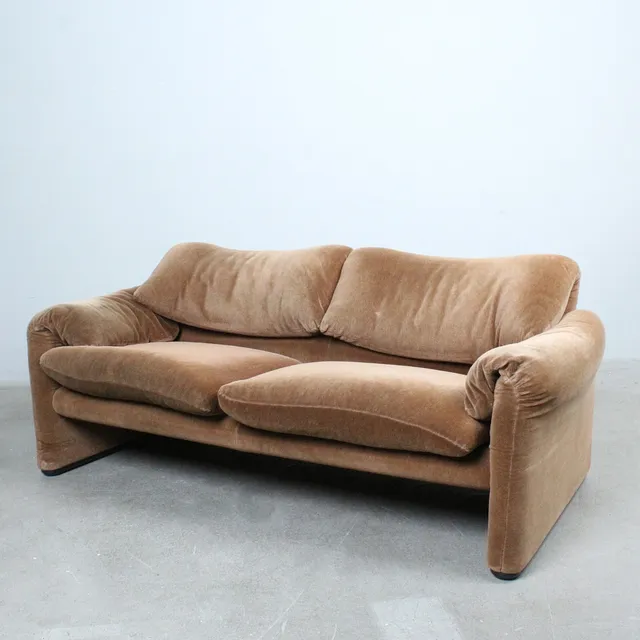 VICO MAGISTRETTI. für Cassina, Zweisitzer-Sofa / Couch, Modell 'Maralunga', Entwurf 1973, Italien.