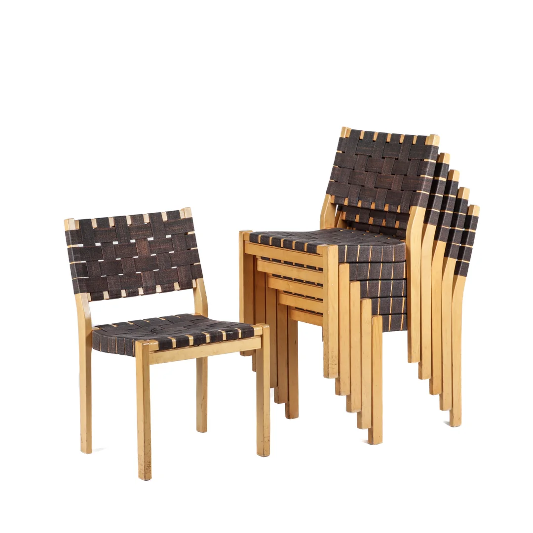 Alvar Aalto. Six dining chairs / stacking chairs, model 611 (6) — Furniture/Chairs — Lauritz