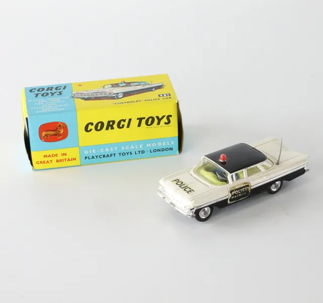 LEKSAK, Chevrolet, Police Car, modell 481, Corgi Toys.
