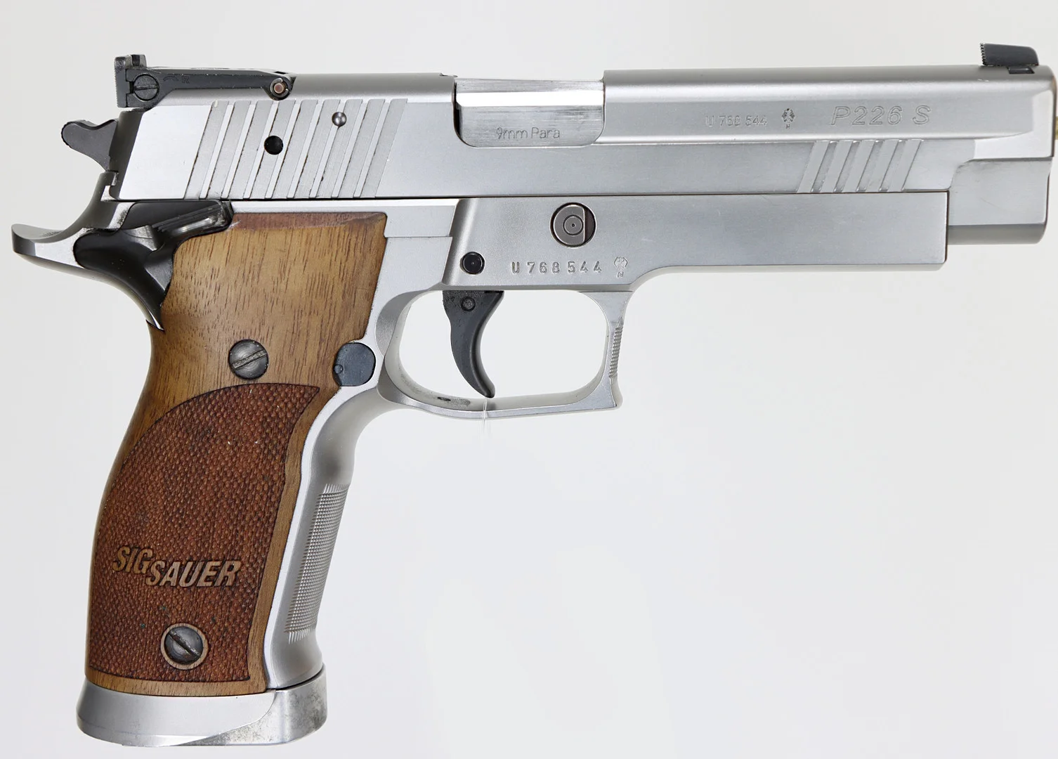 99. PISTOL, tysk, Halvautomatisk, fabrikat Sig Sauer, modell P226 S X-Five, kaliber 9x19, tillv.nr U768544. — Pistols — Walter Borg