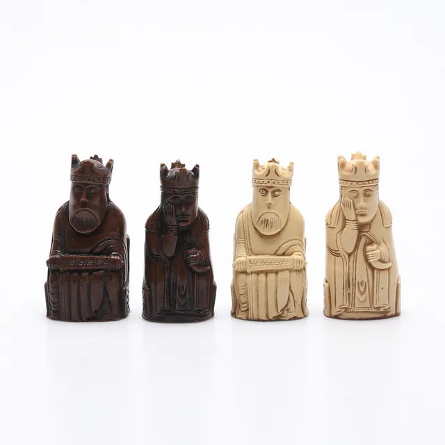 SCHACKPJÄSER, 32 st, konstmassa, Ornament Chessmen, Gibsons games.