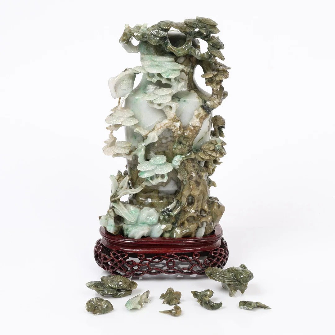 A LARGE CHINESE SPINACH JADE LIDDED SNUFF BOTTLE. — Asiatica — Bishop & Miller