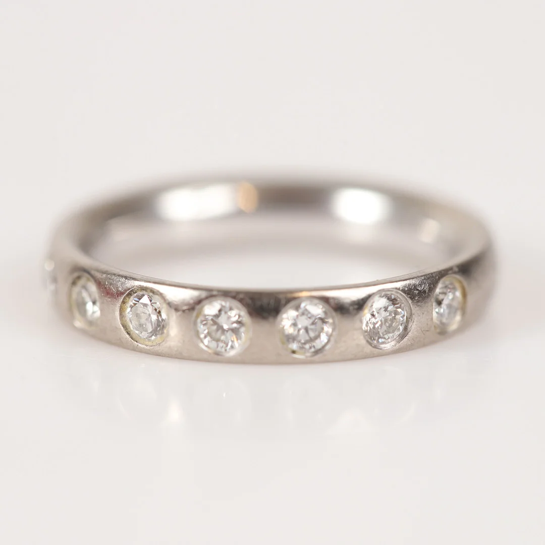 REGITZE OVERGAARD. Ring, "Magic", 18 K vitguld med briljantslipade diamanter, Georg Jensen, Danmark. — Rings — Helsingborgs Auktionskammare