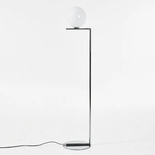 MICHAEL ANASTASSIADES. "IC Lights F1" golvlampa, för Flos, Italien, samtida, stomme i kromat stål, med kupa i opalglas.
