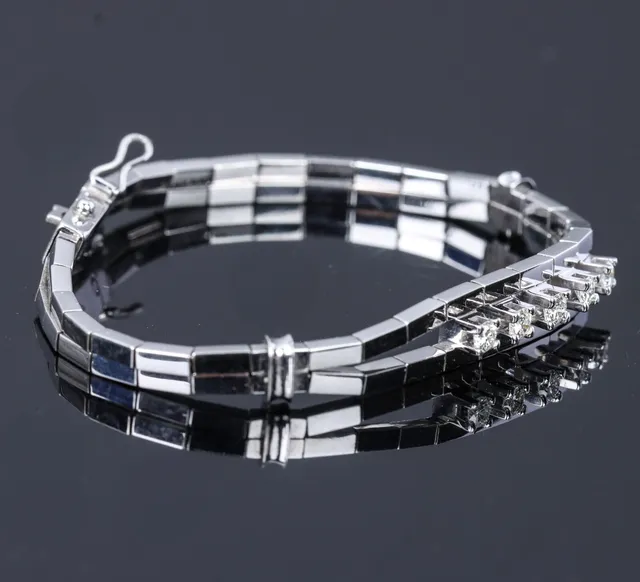 A diamond bracelet of 18k white gold, 0.51 ct.