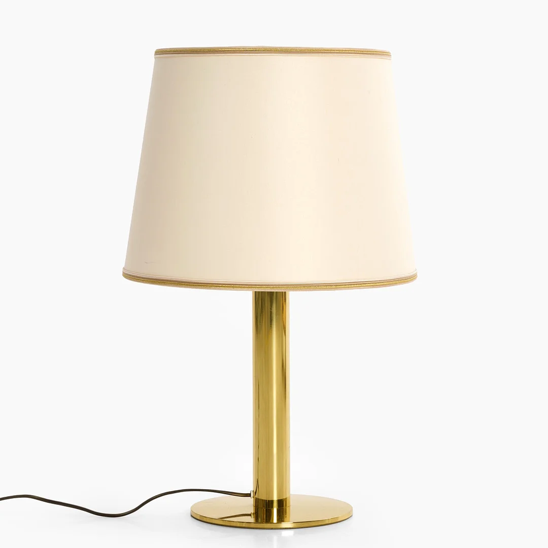 BORDSLAMPA, Høvik Verk, Norge, 1900-talets andra hälft, etikettmärkt, mässing, textilklädd skärm. — Table Lamps — Crafoord Auktioner Stockholm
