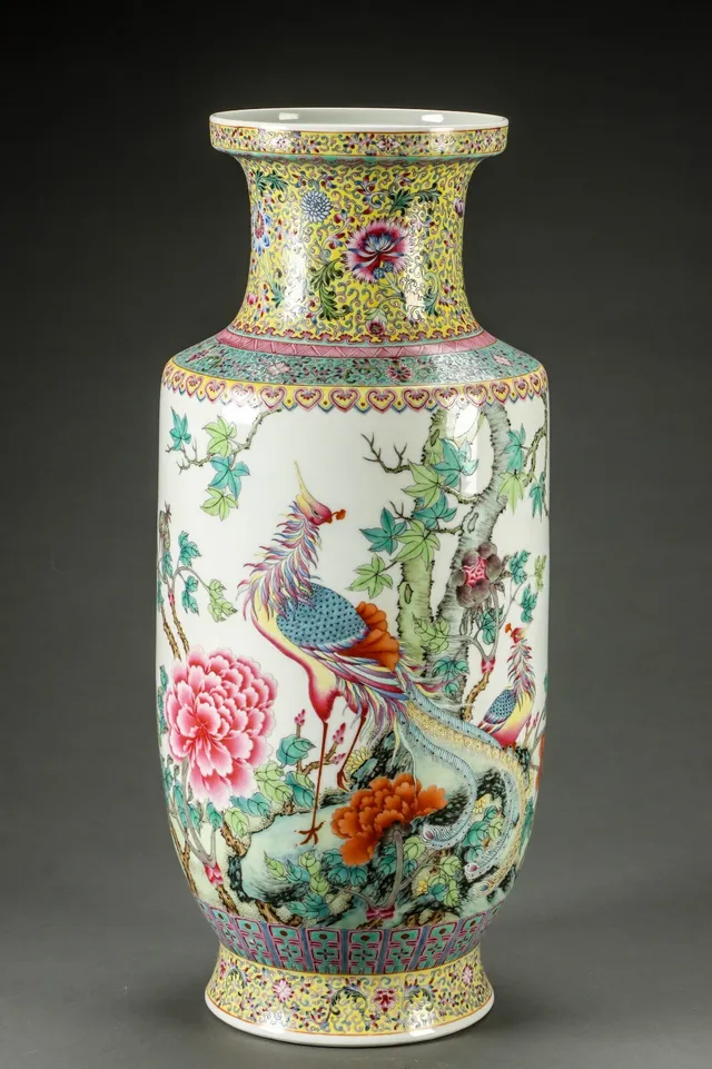 Chinese porcelain vase, 1900s