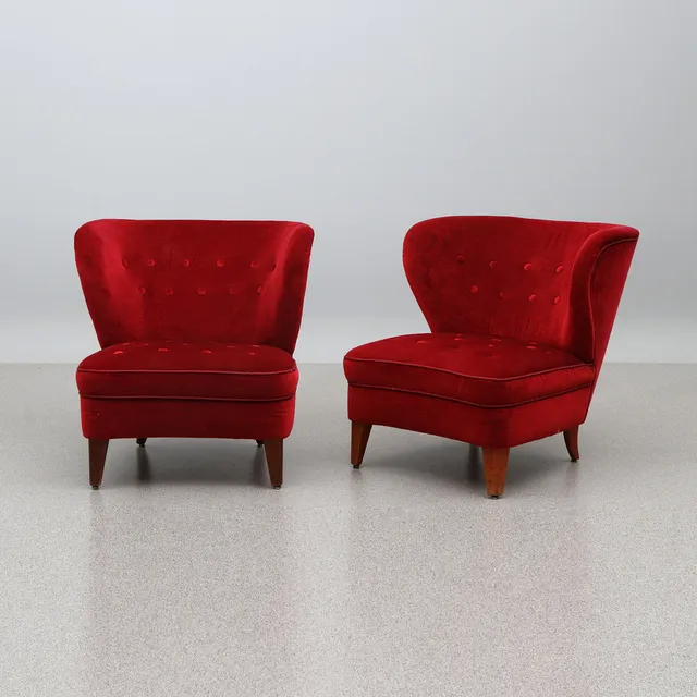 GÖSTA JONSSON. FÅTÖLJER, ETT PAR. Plyschklädsel, ben i betsad bok. Swedish Modern, 1940/50-tal.