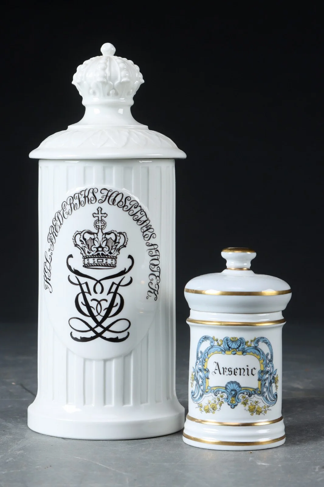 Royal Copenhagen mfl. Apoteker krukker. (2) — Glass, porcelain and ceramics/Other glass, porcelain and ceramics — Lauritz