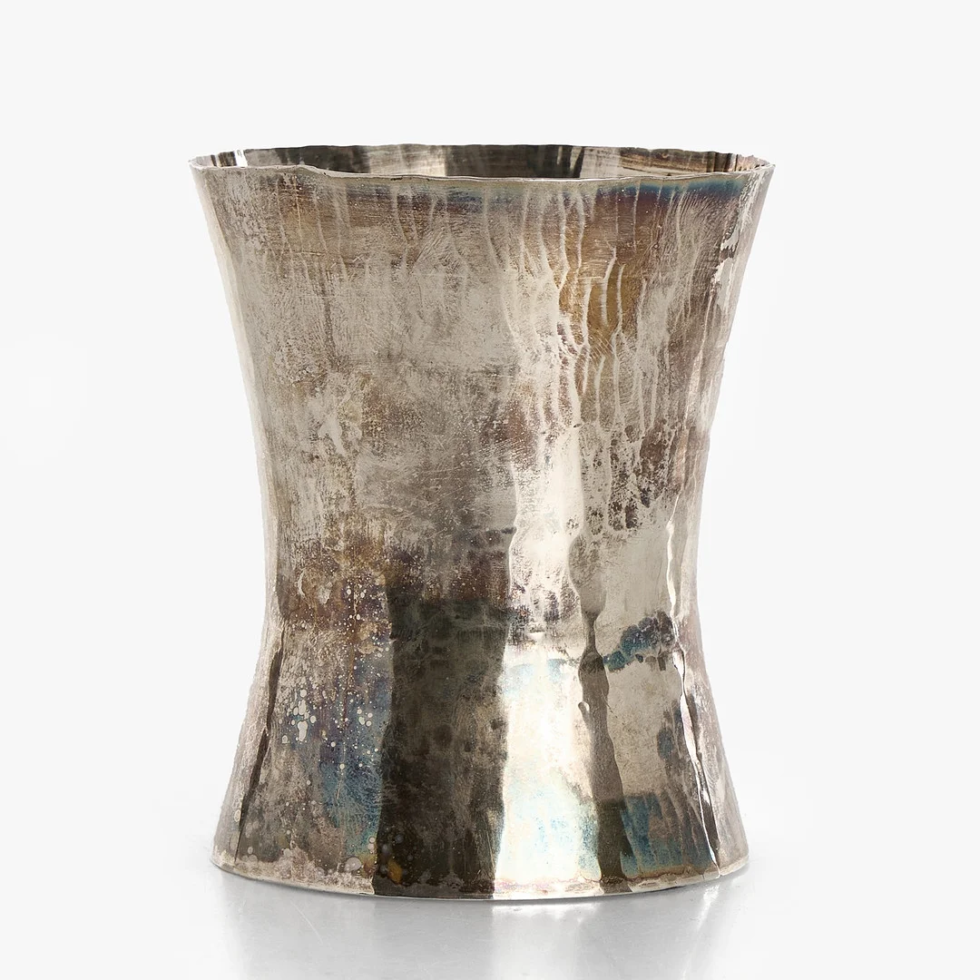 OWE JOHANSSON (född 1939). Bägare, sterlingsilver, hamrad yta, Stockholm 1970. — Silver — Crafoord Auktioner Stockholm