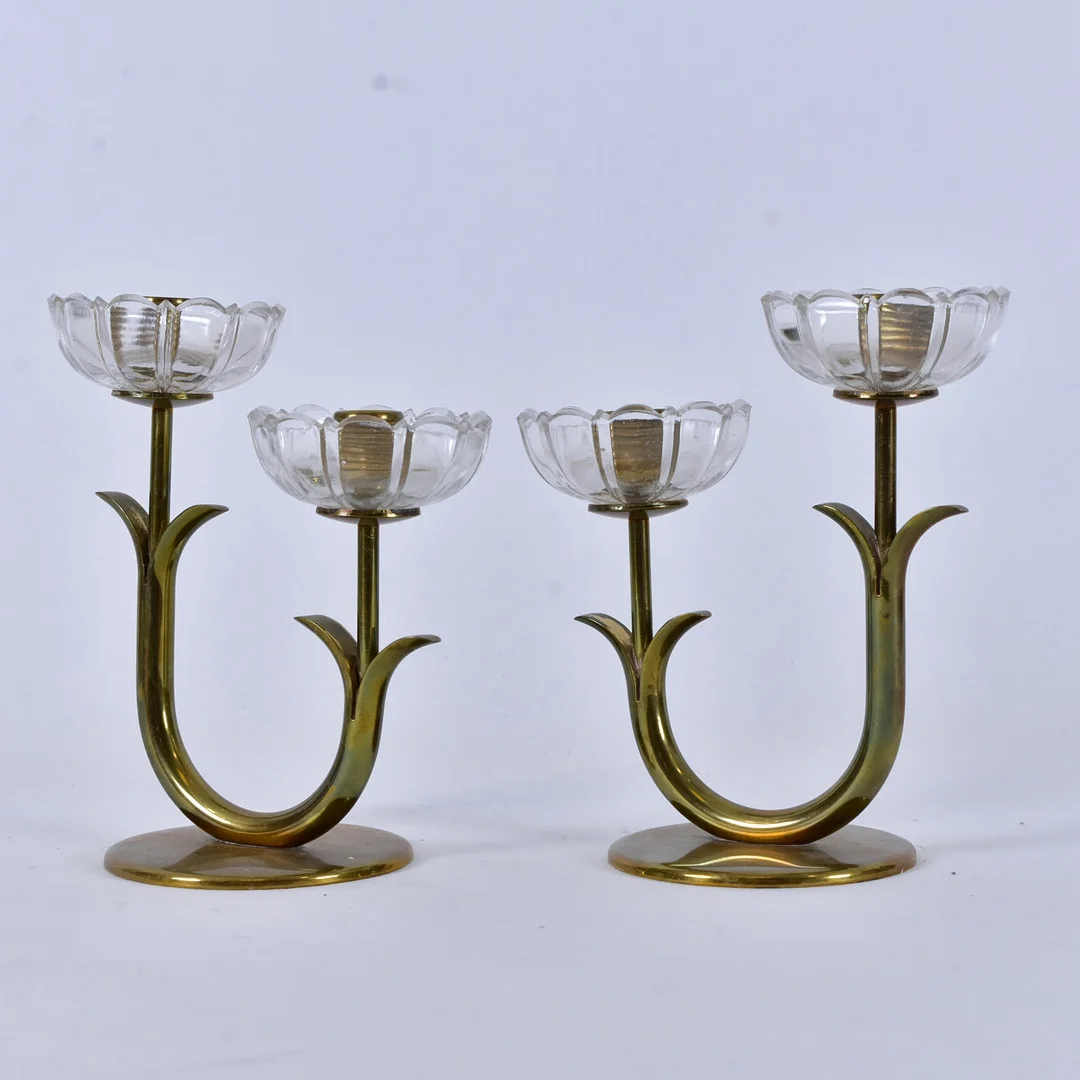 Ljusstakar, 1-par, mässing/glas, Ystad Metall. — Candlesticks — Halmstads Auktionskammare