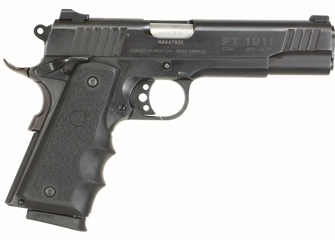 PISTOL, fabrikat Taurus, modell PT1911, kaliber .45 ACP, tillv.nr NAW47930, se-nr SE2300533. — Pistols — Walter Borg