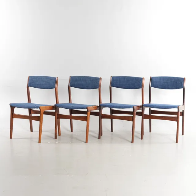ERIK BUCH. TILSKREVET. Sæt på fire stole med stel af palisander, sæde og ryg betrukket med uld. Fremstillet og mærker hos Nova Møbler. Danmark, 1960'erne (4).