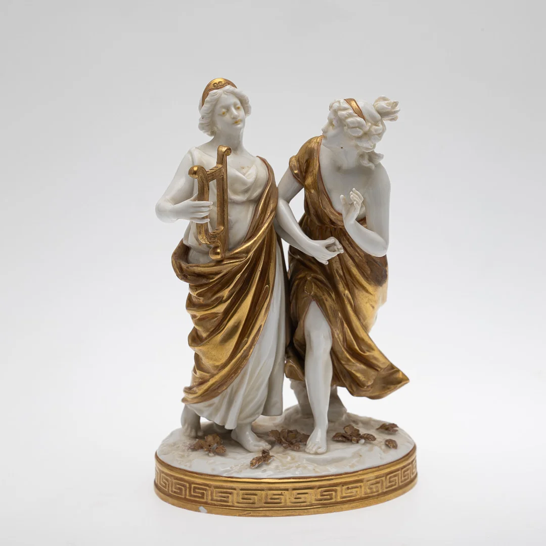 Figur, zwei Nymphen, Capodimonte-Porzellan, Italien. — European — Stockholms Auktionsverk Köln