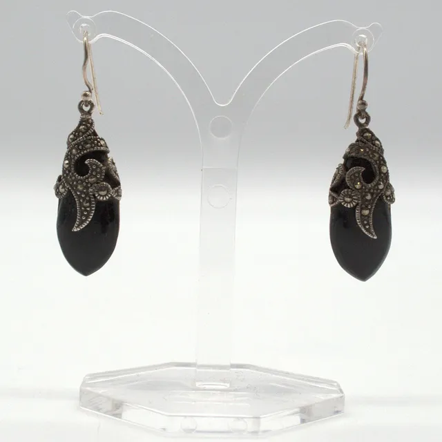 ART DÉCO STERLING SILBER OHRRINGE MIT ONYX UND MARKASIT, FRANKREICH.