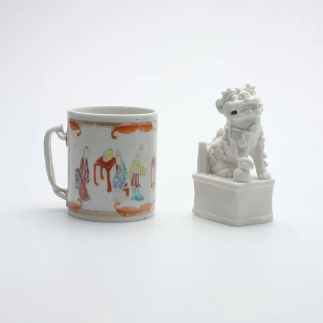 CHINESE DEHUA BLANC DE CHINE PORCELAIN DOG OF FO INCENSE HOLDER, AND AN EXPORT MUG. (2).
