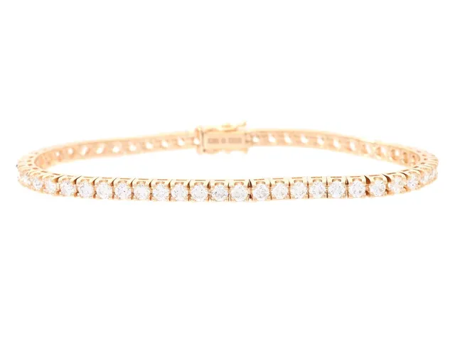 TENNISARMBAND, 18K guld, 55 briljantslipade diamanter ca 4,67 ctv, ca TW-TCr/VVS-VS, längd 18 cm, vikt 16,1 g.