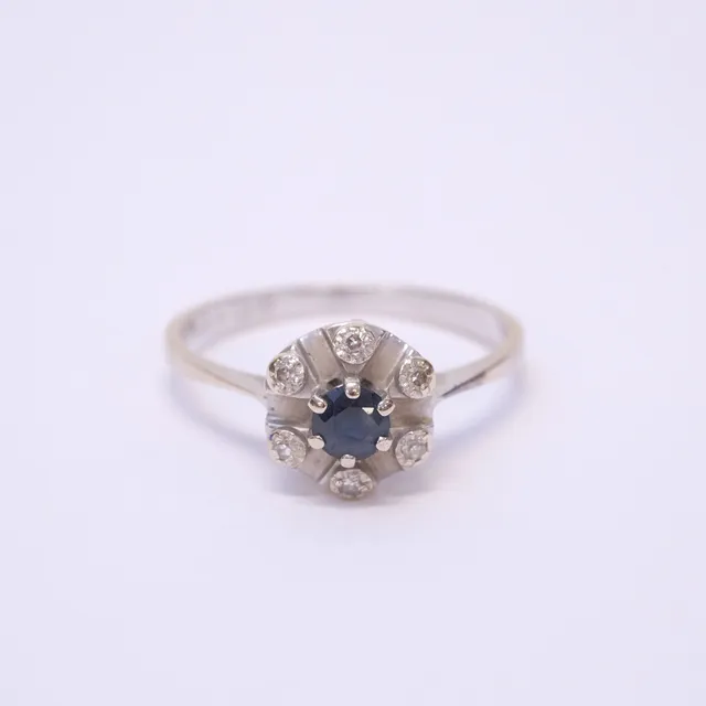 CARMOSÉRING, MED SAFIR OCH DIAMANTER, 18K GULD.