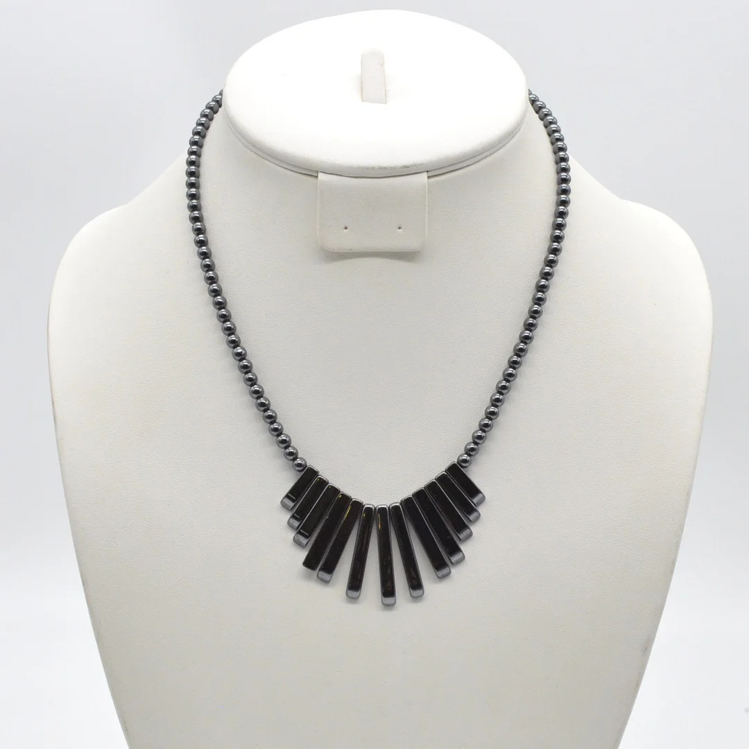 HÄMATIT EDELSTEINCOLLIER, "PERLEN UND STÄBCHEN", MIT VERSCHLUSS, VINTAGE, CA. 44CM. — Necklace — Kunst- und Auktionshaus Kleinhenz
