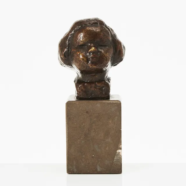JONAS FRÖDING (1905-1959). Barnhuvud, skulptur på stensockel, signerad i godset, J Fröding.