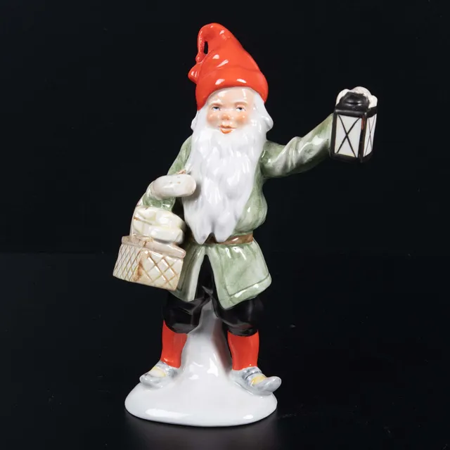 JENNY NYSTRÖM. EFTER. FIGURIN, Tomte med lykta och korg.