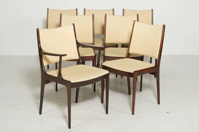 Johannes Andersen for Uldum møbelfabrik. Syv Spisestole med stel af palisander (7)