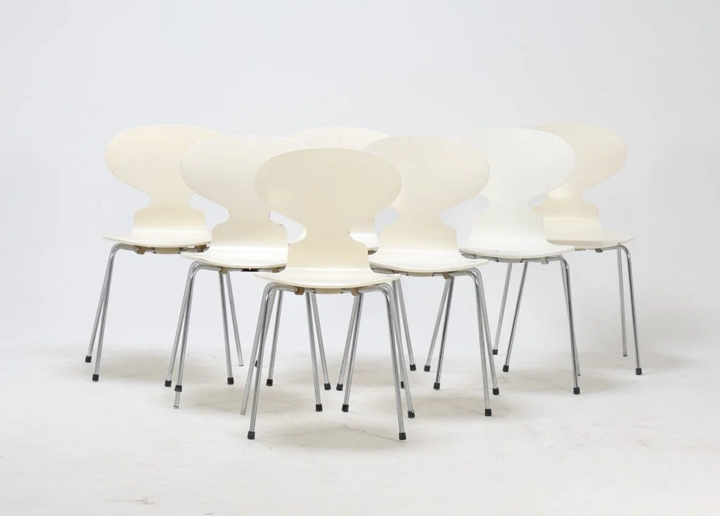 Arne Jacobsen. Seven chairs, model 'The Ant' (7) — Furniture/Chairs — Lauritz
