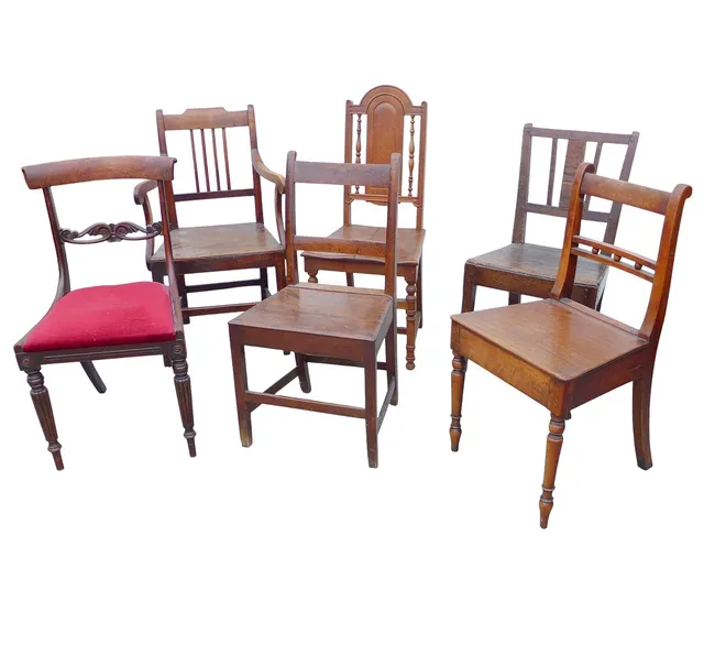 A GROUP OF SIX SINGLE CHAIRS.