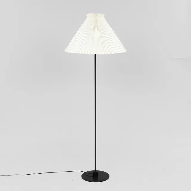 FLEMMING AGGER. Sort standerlampe, model 369, Le Klint, Danmark.