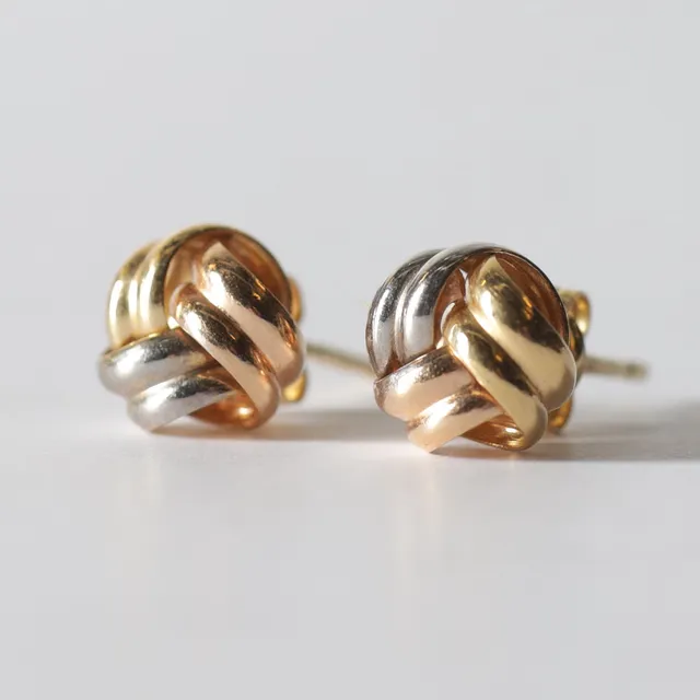 ÖRHÄNGEN, 1 par, 18K guld & vitguld. Totalvikt ca 1,1 gram.