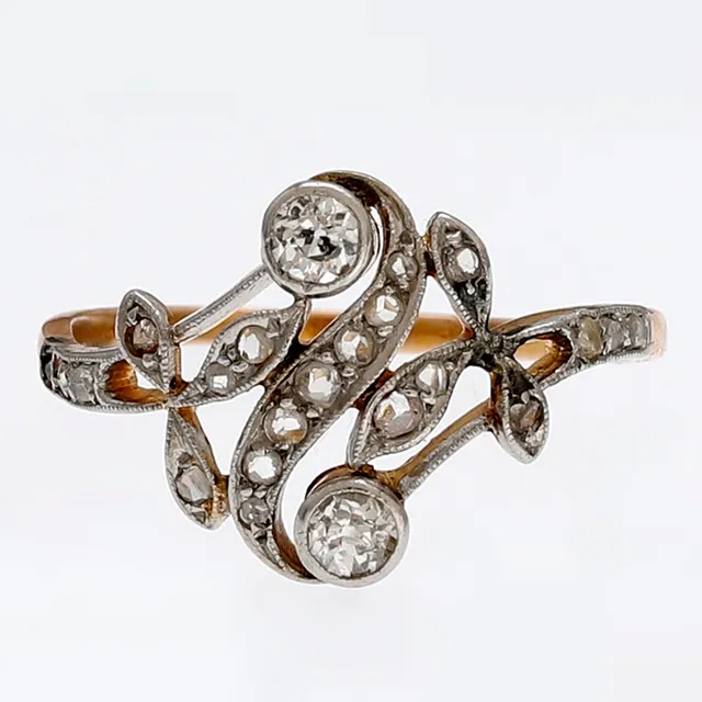 Modernist diamonds ring, circa 1900.