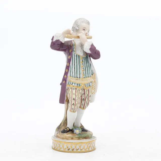 "18th Century-like musician", German porcelain figure.