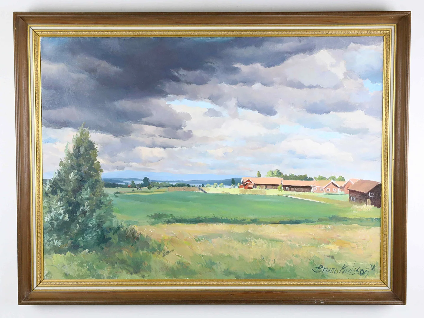 BRUNO KARLSSON. olja på duk, Mörka moln över landskapsvy, signerad, daterad. — Paintings — Hälsinglands Auktionsverk