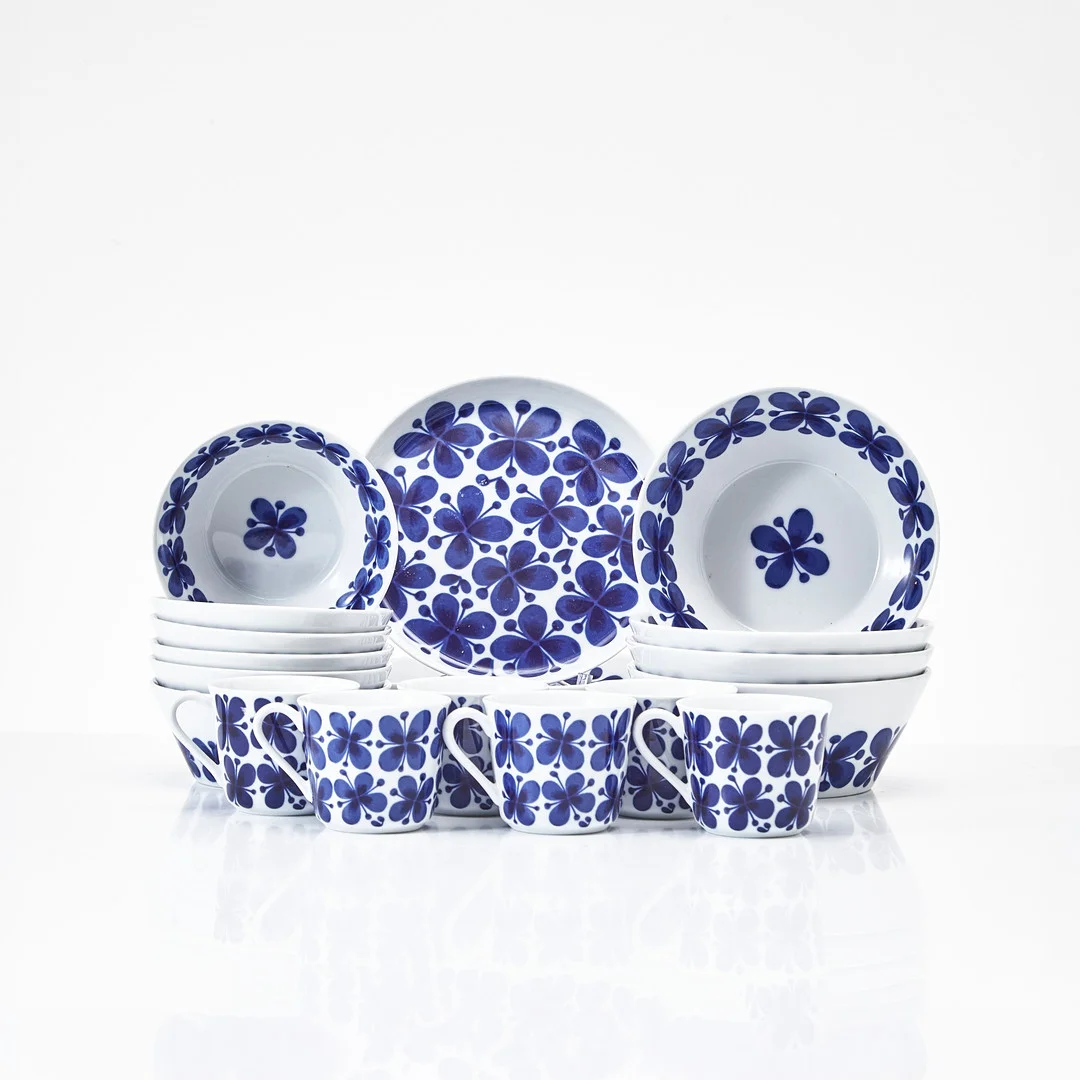 MARIANNE WESTMAN. Kaffe- och Teservisdelar. 21 delar. Porslin, "Mon Amie", Rörstrand. — Tableware — Stockholms Auktionsverk Magasin 5