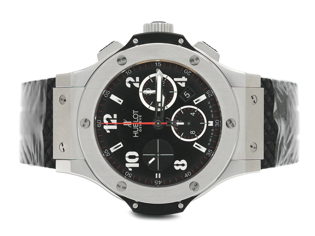 HUBLOT, Genève, Big Bang, Cal HUB 4100 (ETA 7750), Ref nr. 301.SX.130.RX, Boett nr. 972141, kronograf, herrur, 44 mm, stål/kevlar, automatisk, safirglas, datum, glasbaksida, integrerat gummiband, viklås, cert, april 2014, box, ytterkartong. — Klockor/Hublot — Kaplans