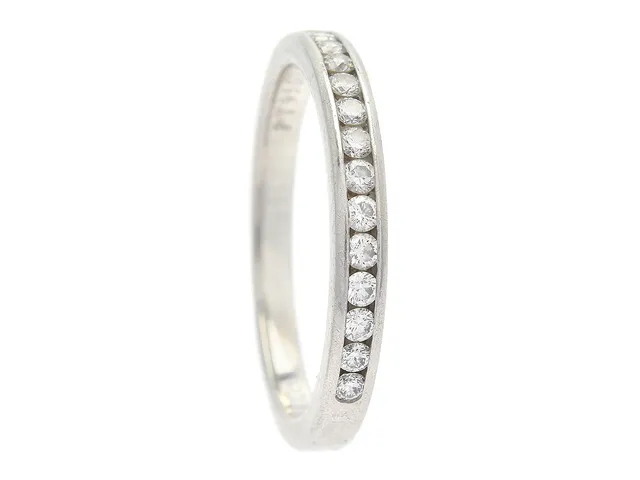 TIFFANY & CO, platina, 15 briljantslipade diamanter 0,17 ctv, ca TW/VVS, stl 15,25 mm, vikt 2,9 g, originaletui.
