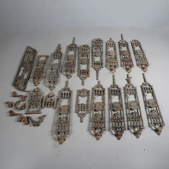 A SET OF VICTORIAN CAST IRON STAIRCASE SPINDLES OR BALUSTERS.