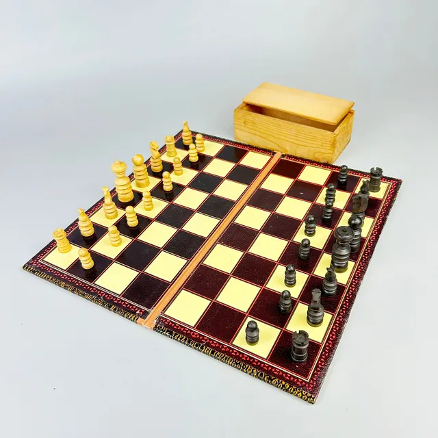 CHESS SET.