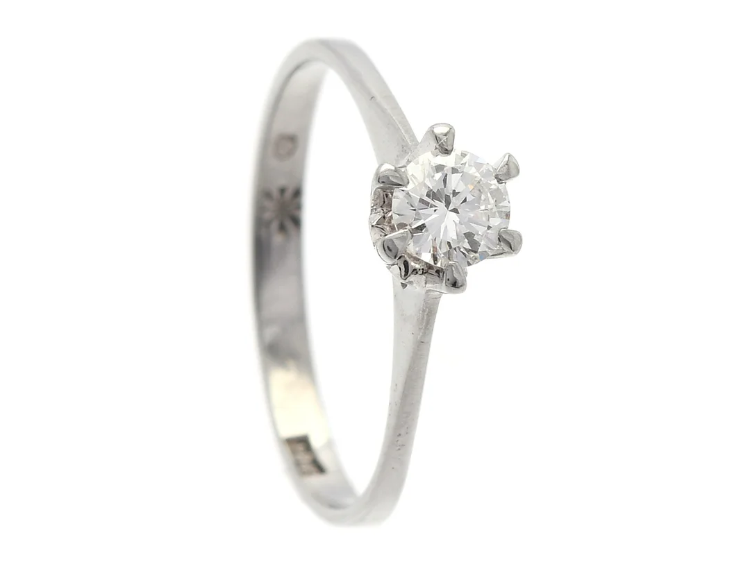 ENSTENSRING, 18K vitguld, briljantslipad diamant ca 0,29 ct, ca TW/VS, Stjärnringen, stl 16,5 mm, vikt 1,7 g. — Smycken/Enstensring — Kaplans