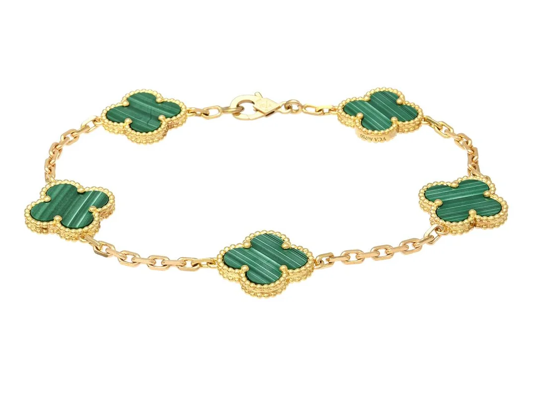 VAN CLEEF & ARPELS, armband, Vintage Alhambra, 18K guld, malakit, serienr. JE538872, längd 19 cm, vikt 13,0 g, visst slitage på malakiterna, smyckespåse. — Smycken/Armband — Kaplans
