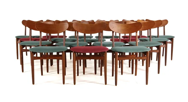 Danish furniture manufacturer. 18 dining chairs, teak, 1960s (18)