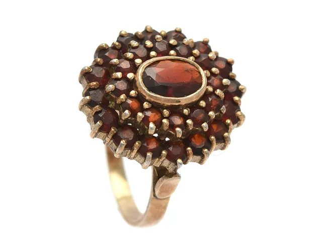 RING, förgyllt silver, granat, stl 17 mm, vikt 6,1 g.