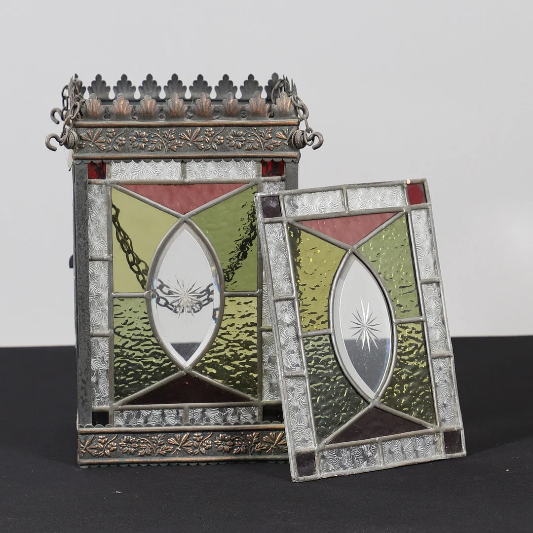 A VICTORIAN LEADED LIGHT HALL LANTERN. — Ceiling lights — Lawrences Auctioneers