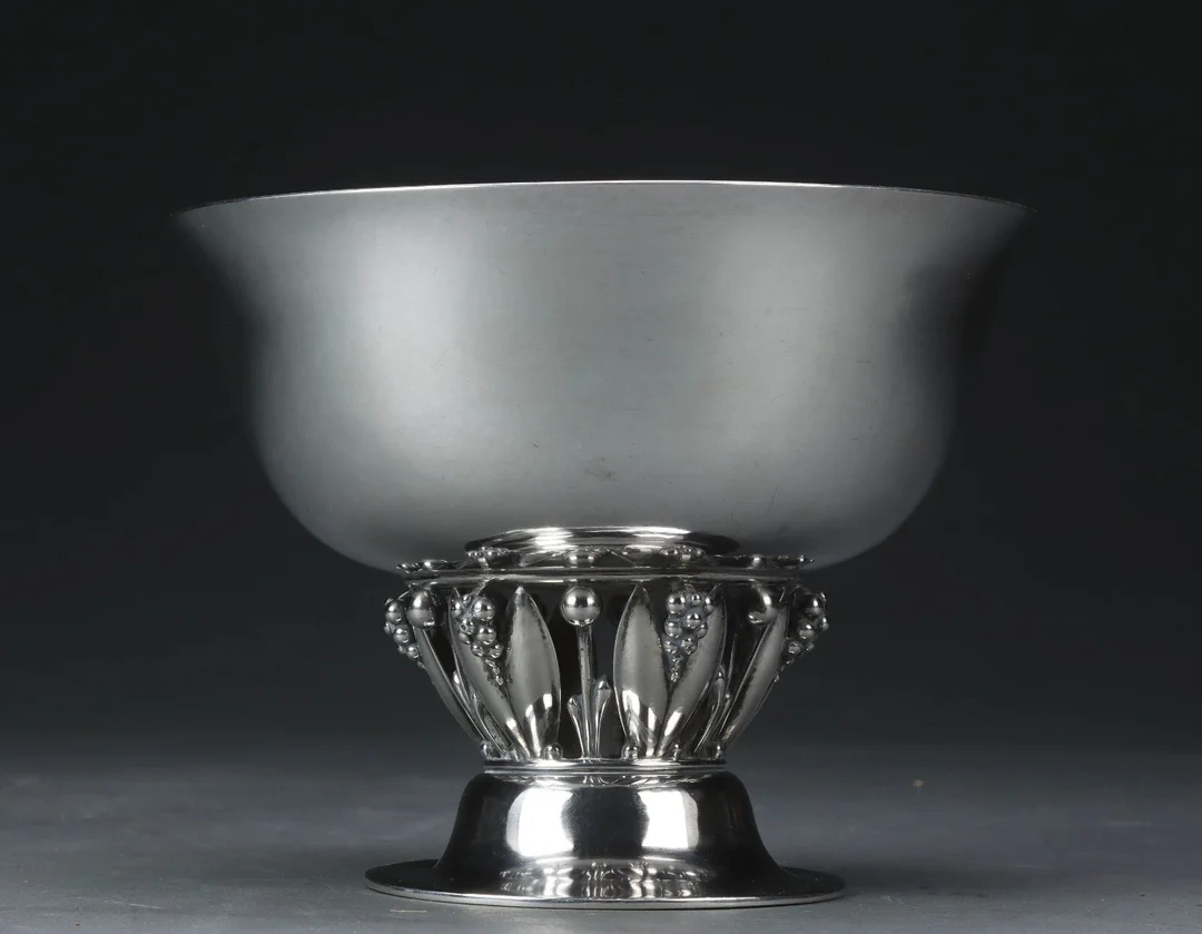 Georg Jensen. Essay, design 197A — Silver, bronze, copper and pewter/Hollowware — Lauritz
