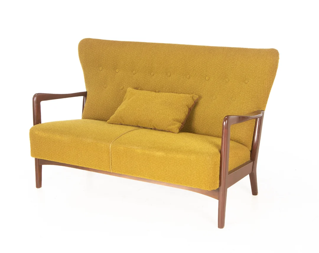 Søren Hansen for Fritz Hansen. Two-seater sofa in beech, '8000 series' — Furniture/Lounge suites, sofas — Lauritz