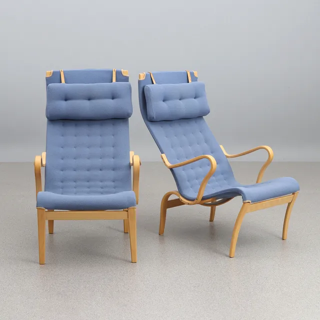 BRUNO MATHSSON. FÅTÖLJER, ETT PAR. Bok med textilklädsel. "Pernilla". Märkta Design Bruno Mathsson, Made in Sweden.