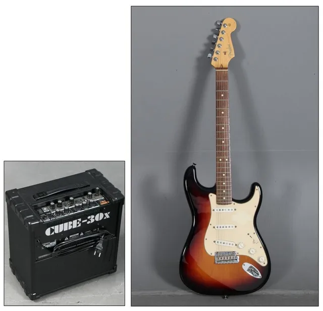 Fender Stratocaster, USA 2002 in transport box and an amplifier model Cube 30 X (2)