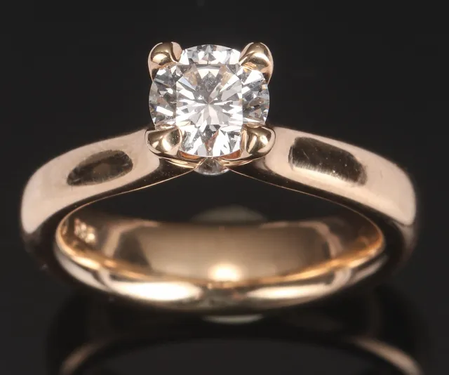 Ruben Svart. Solitaire diamantring af 14 kt. guld, ialt ca. 0.86 ct.